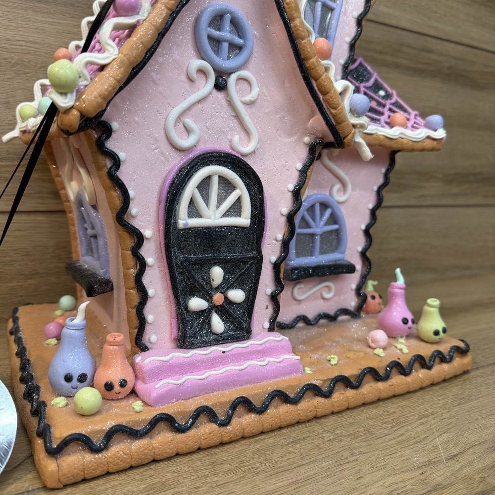 Ghoulish Garden HALLOWEEN Gingerbread Haunted House Lighted Pink Decor READ - Picture 4 of 10